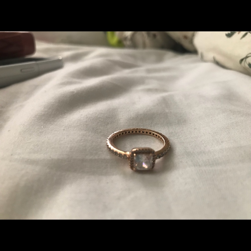 BEAUTIFUL RING - Picture 2 of 3